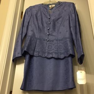 Lovely elegant 2 pc petite ladies suits